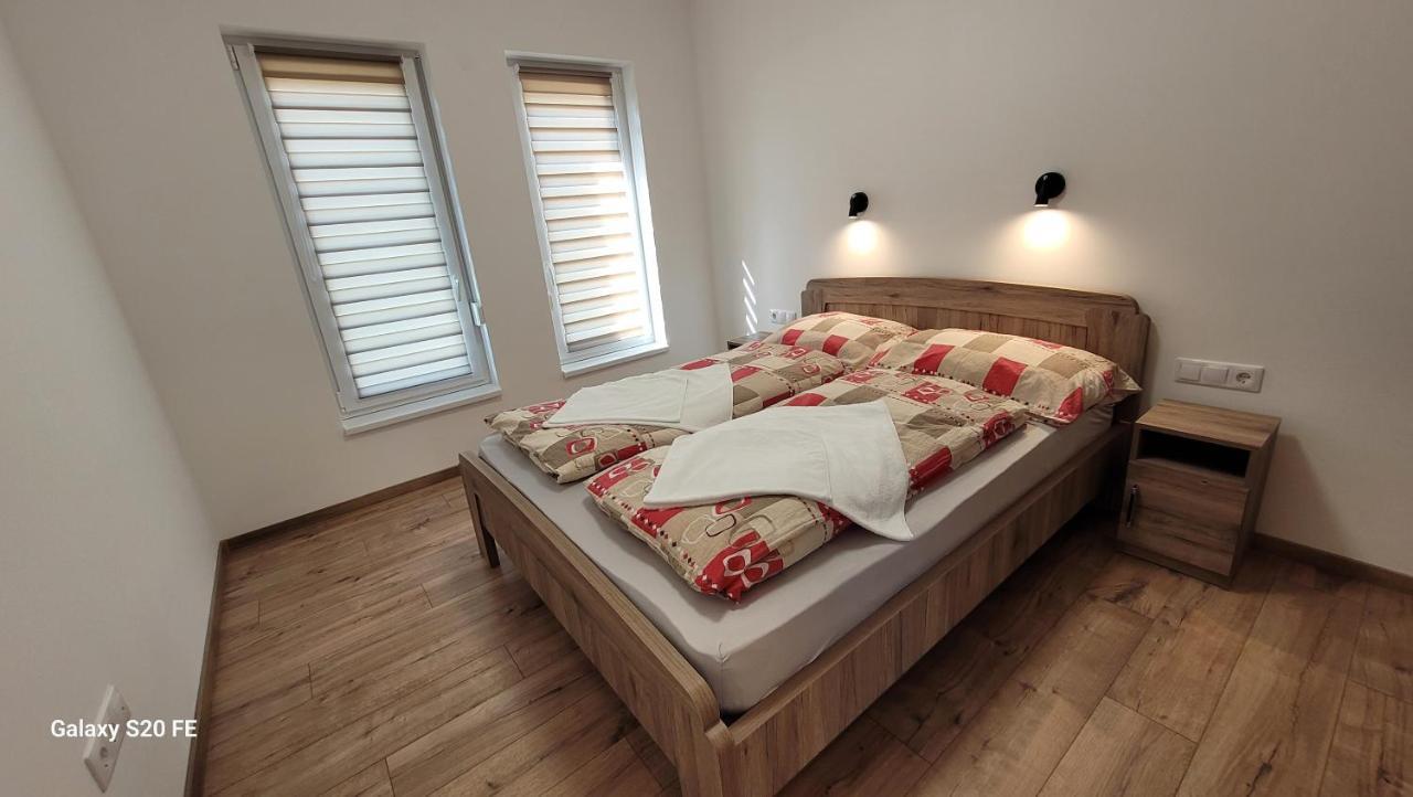Appartement Zea Apartmanhaz à Balatonfenyves Extérieur photo